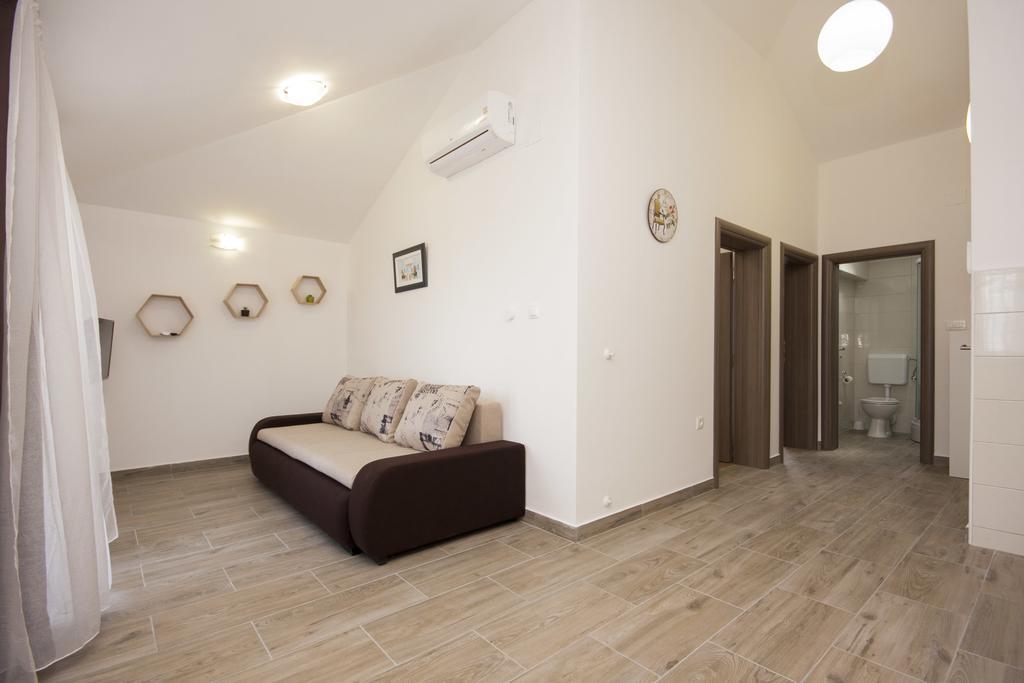 Apartments Beader Brodarica  Exterior photo
